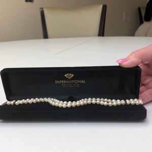 Pearl necklace authentic